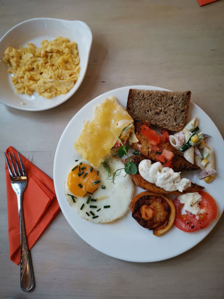 Republika Roz buffet breakfast-